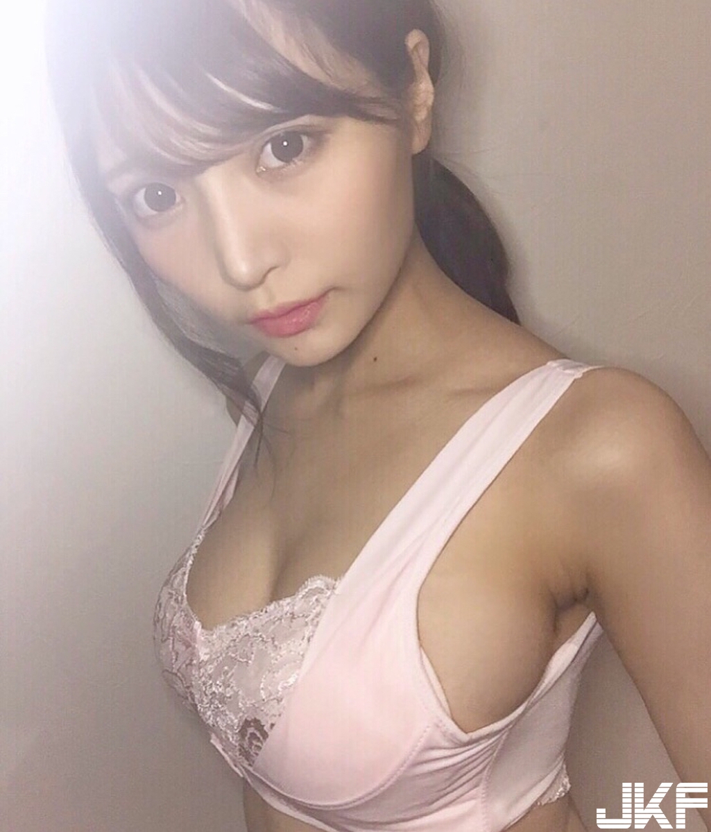 清新顏值外加「神級美乳」！超越完美的胸型、夢寐以求的份量，最火辣的福利都在這！