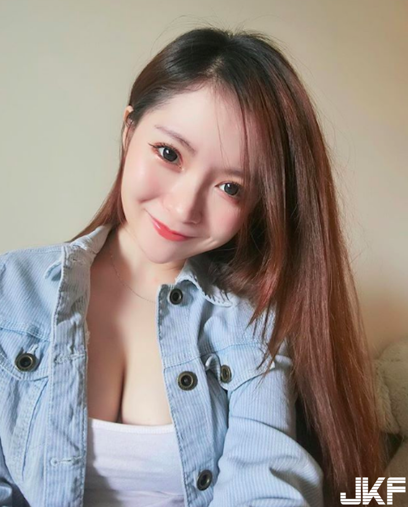 超甜美！網瘋傳「極品美腿妹」制服誘惑太迷人！滿滿的「完美視角」讓人受不了&#8230;