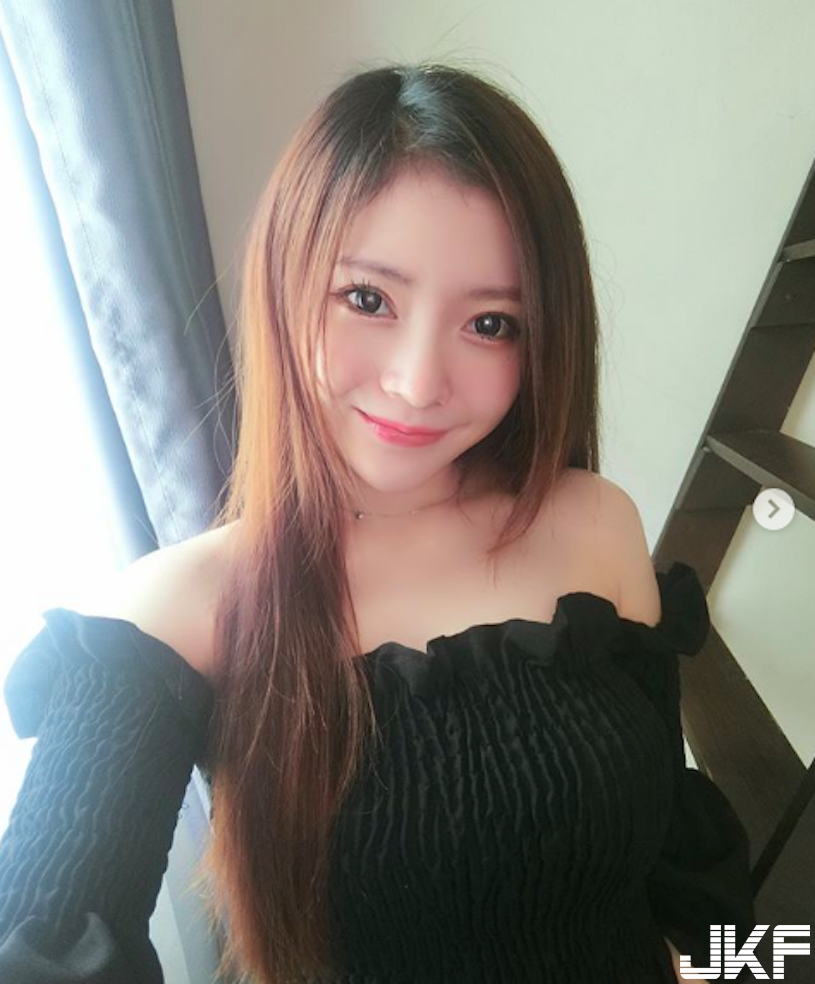 超甜美！網瘋傳「極品美腿妹」制服誘惑太迷人！滿滿的「完美視角」讓人受不了&#8230;