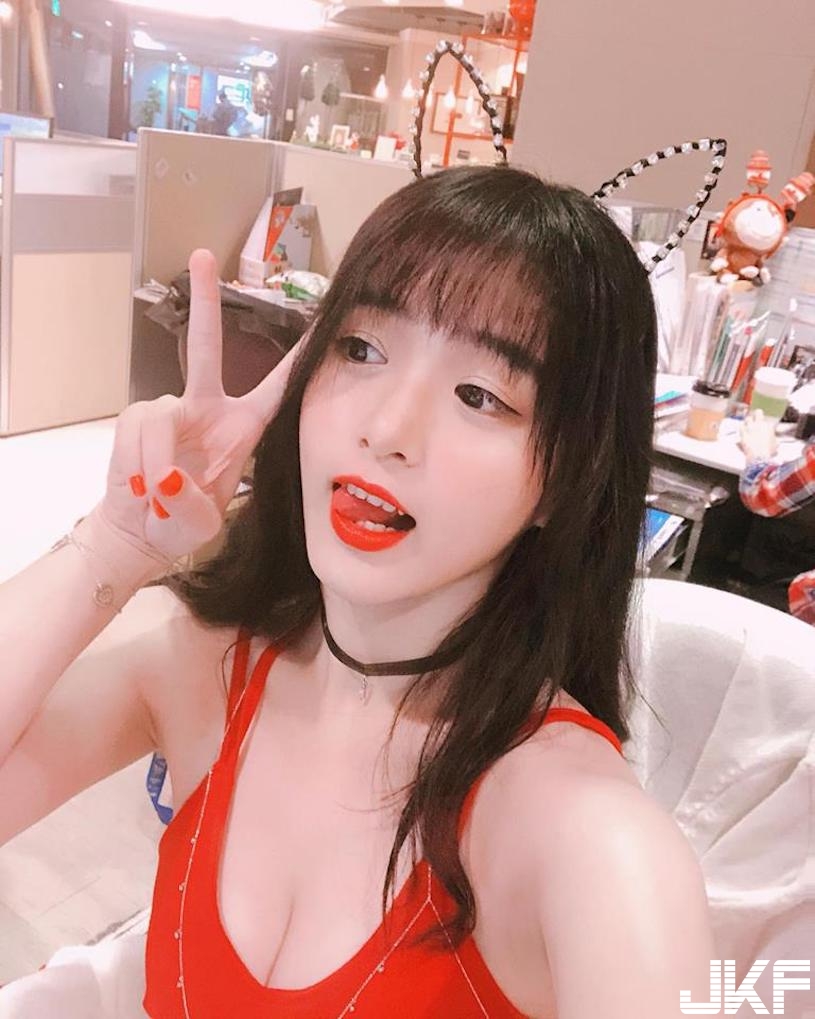 台藝大正妹「比基尼曲線好驚人」！超挺的胸型讓人看暈啊！