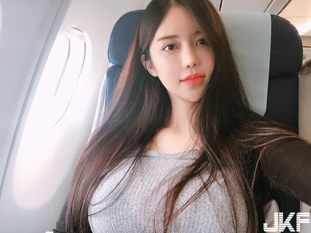 真人版娜美！巨乳妹子雙奶「不科學腫脹」　渾圓乳球比頭還大！