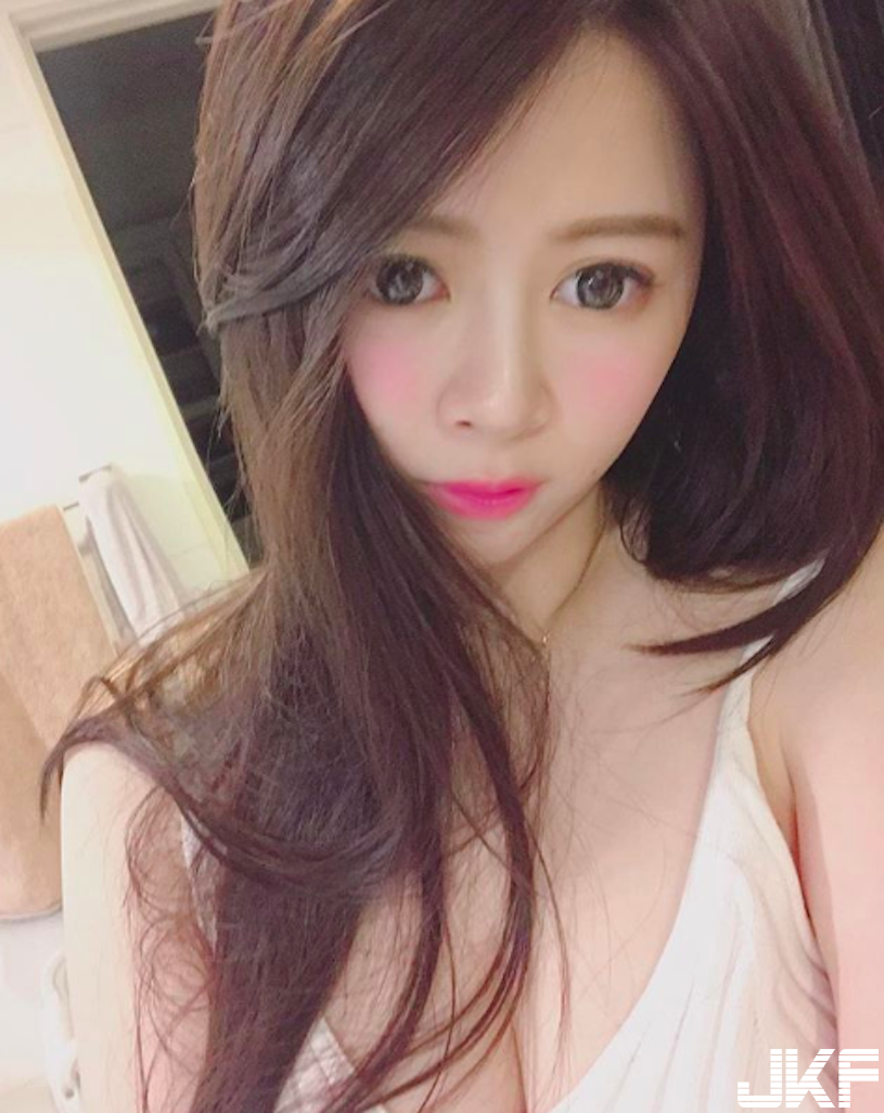 辣翻！奇美博物館驚見「巨大車頭燈」！「超兇美乳」讓旁邊遊客都看暈！