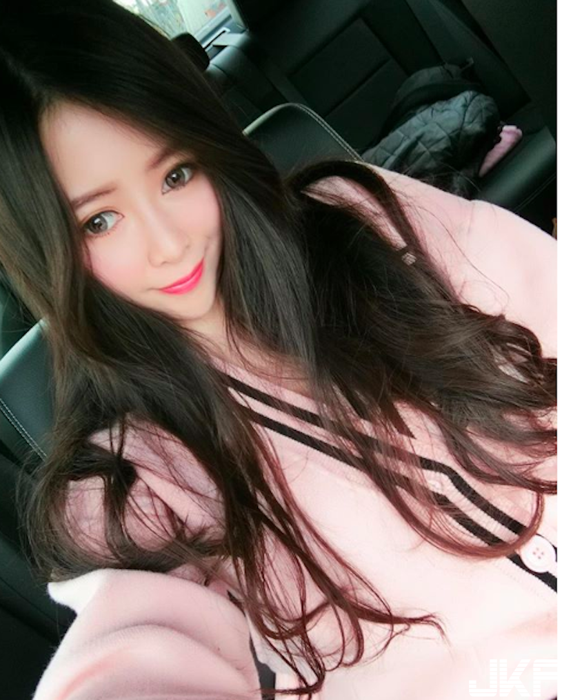 辣翻！奇美博物館驚見「巨大車頭燈」！「超兇美乳」讓旁邊遊客都看暈！