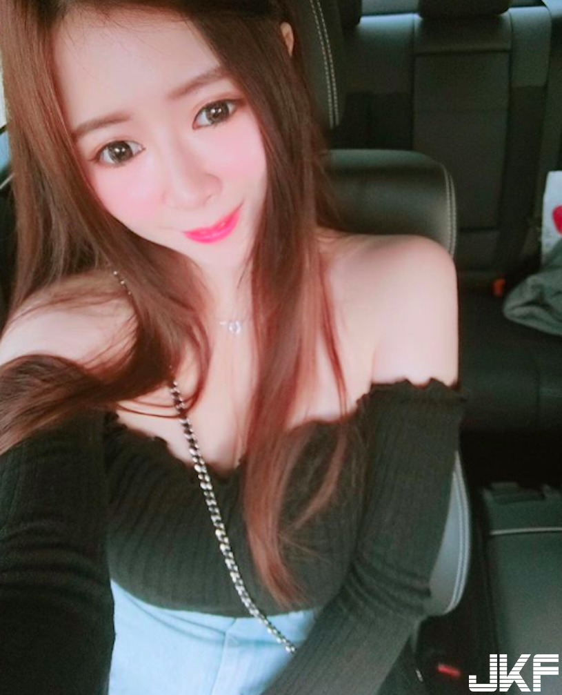 辣翻！奇美博物館驚見「巨大車頭燈」！「超兇美乳」讓旁邊遊客都看暈！