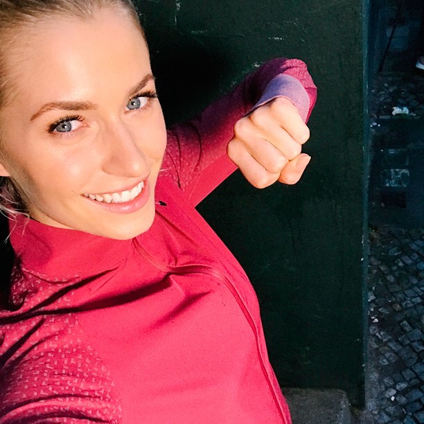 氣質正妹 Lena Gercke 大奶乳香四溢 - 歐美美女 -