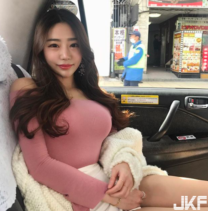 九頭身正妹海邊解放「渾圓巨乳」！「兇猛奶量」看了口水狂流啊！