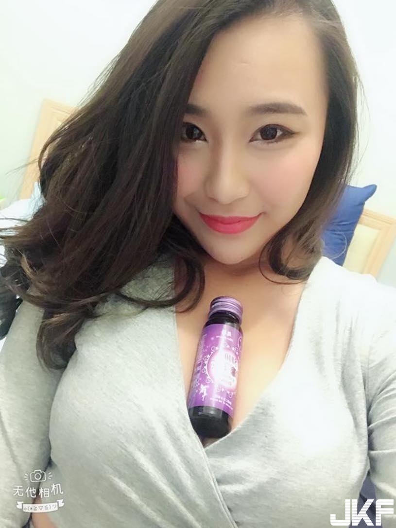 好火辣的「奶香麵包」！正妹就愛往巨乳放東西，「雄偉視角」讓人受不了啊&#8230;