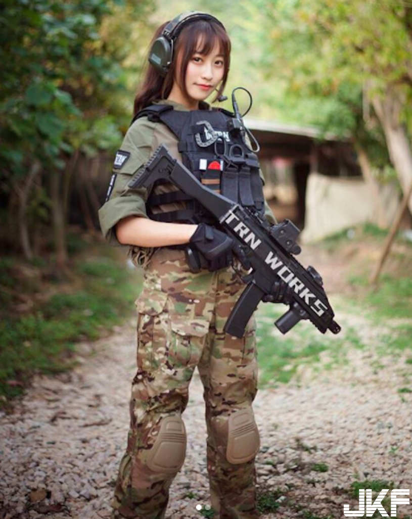 正夯！「超萌武裝娘」大人氣，「爆乳玩生存遊戲」看美少女賣腹肌什麼的實在太讚啦！