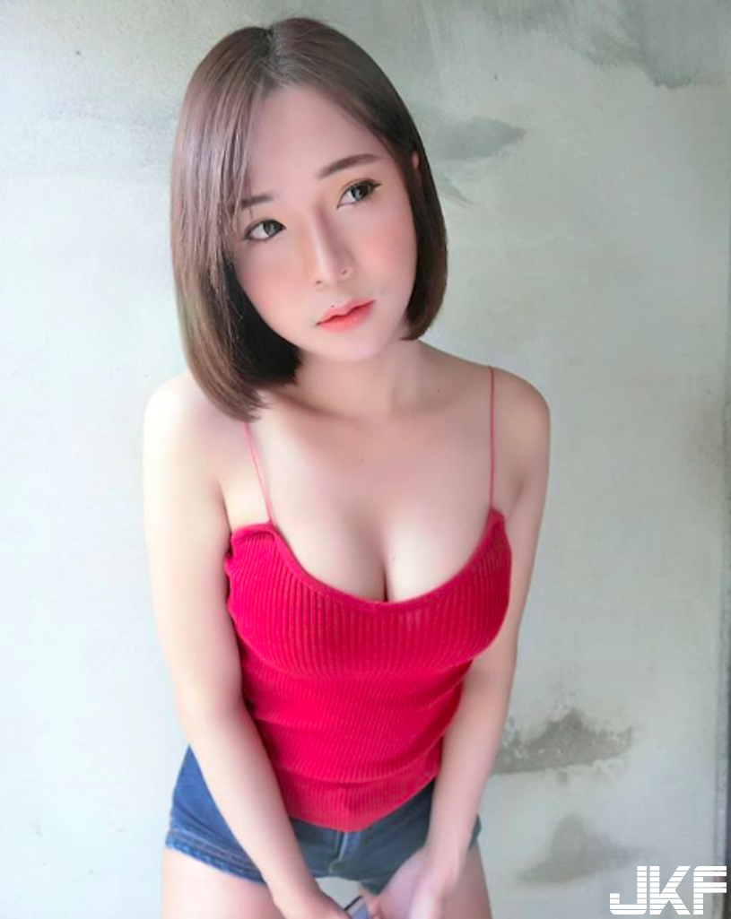 路邊驚見「火辣短髮妹」飽滿身材好胸猛！極度誘惑的「美胸視角」畫面迷死人&#8230;