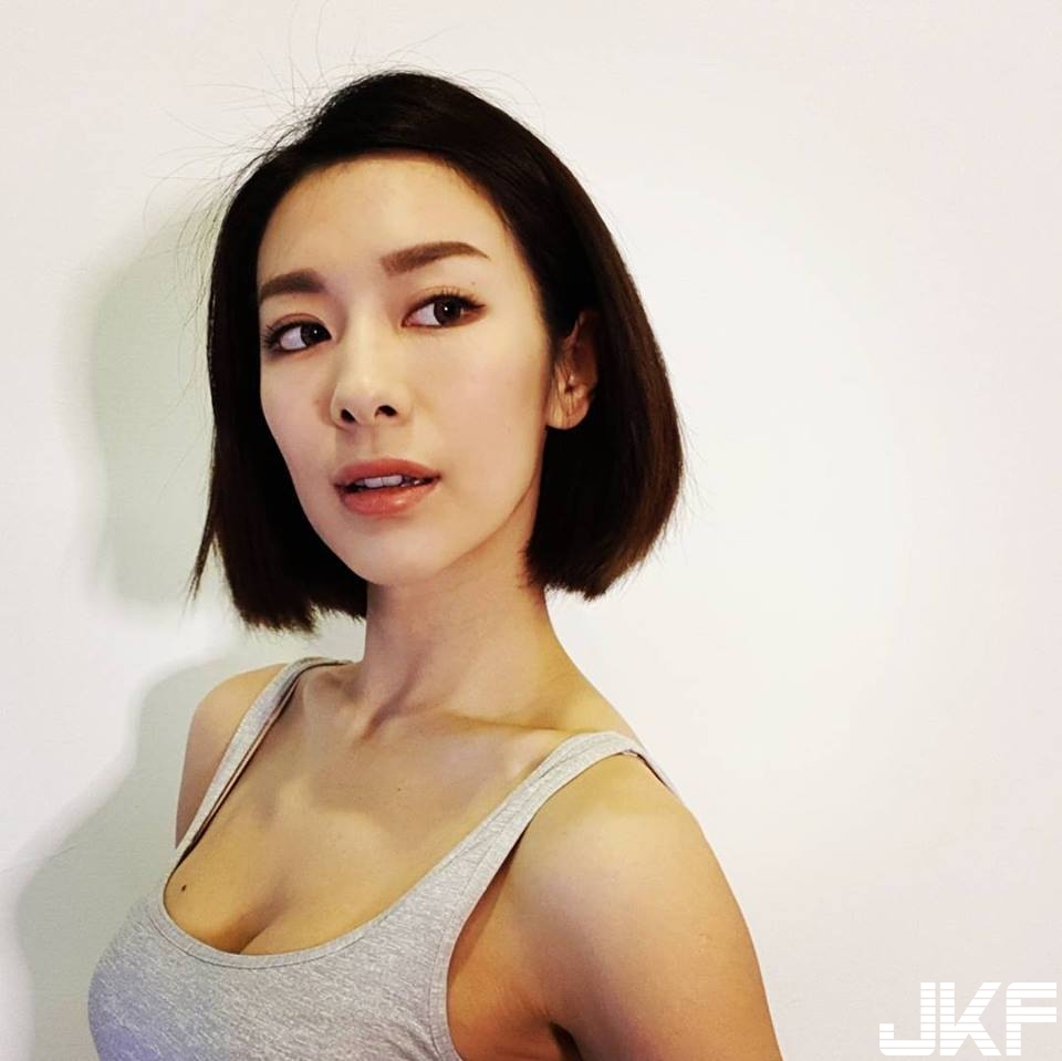 性感與時尚的完美結合！「時尚正妹」女王般絕對自信，高雅氣質與性感身材的完美融合！