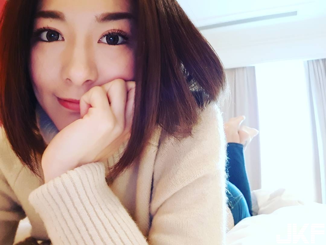 性感與時尚的完美結合！「時尚正妹」女王般絕對自信，高雅氣質與性感身材的完美融合！