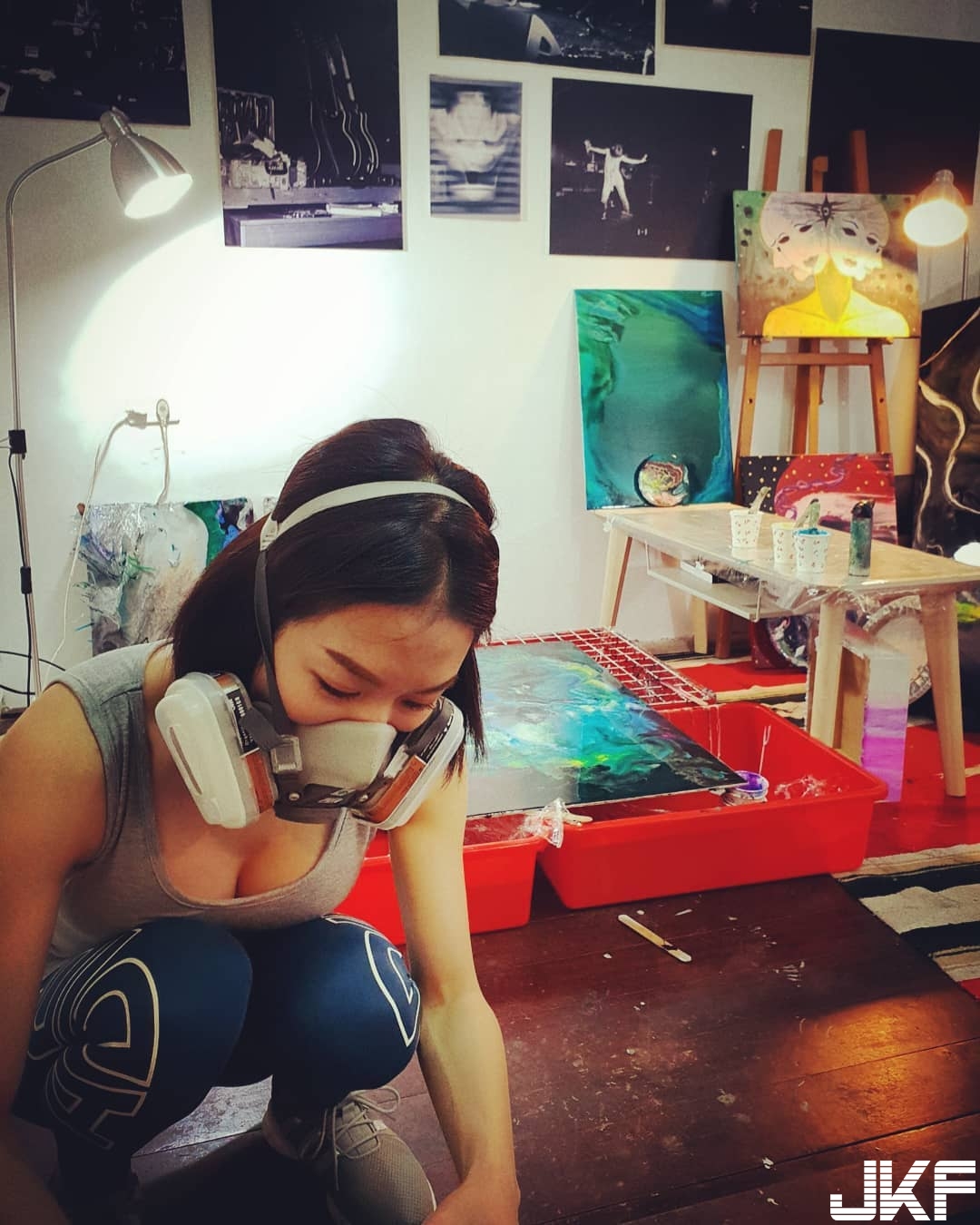 性感與時尚的完美結合！「時尚正妹」女王般絕對自信，高雅氣質與性感身材的完美融合！