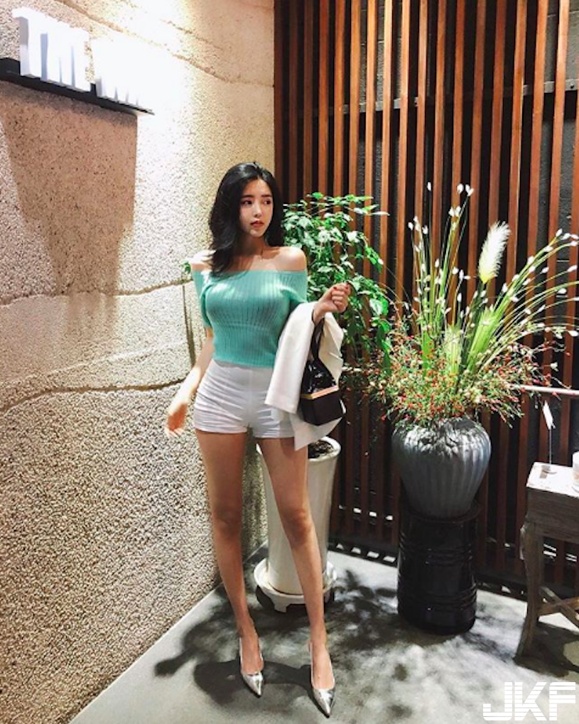 餐廳驚見「火辣挺胸妹」爆乳視角好壞壞！超氣質「美豔外型」讓人有夠陶醉&#8230;