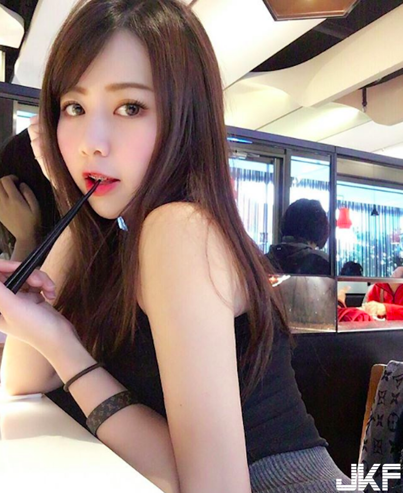 戀愛了！超白皙「氣質美乳妹」外型有夠甜美！滿滿的「誘惑畫面」引人遐想&#8230;