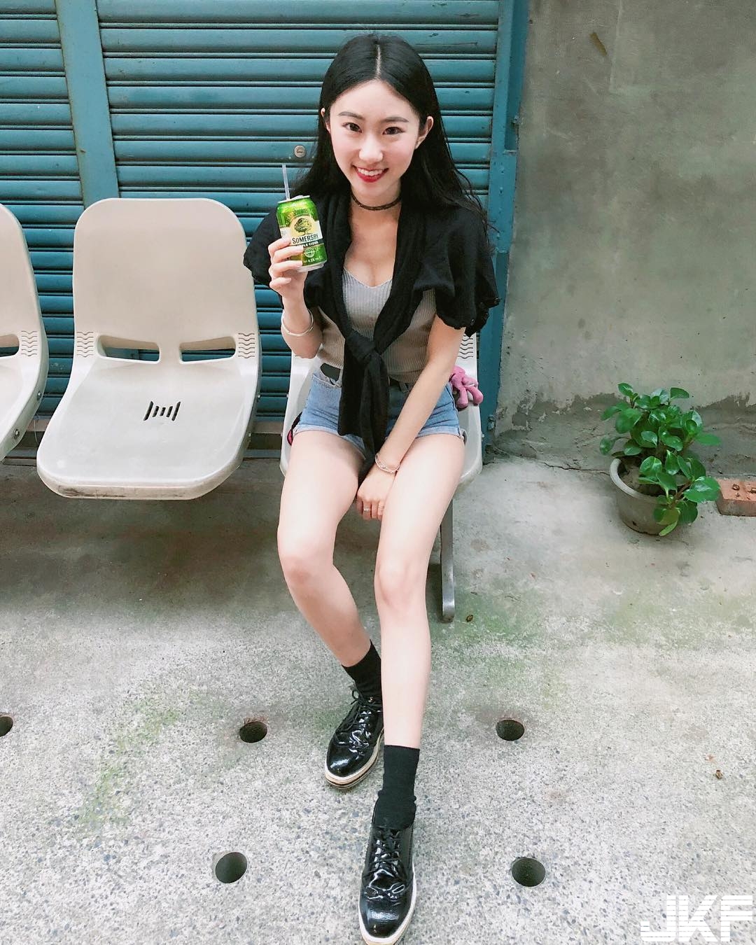 加油站驚見「長腿甜美正妹」！可愛美乳白皙渾圓　天菜等級好誘惑！