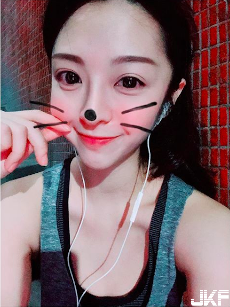 超甜美氣質「正妹外科助手」！制服下暗藏「美乳」！再也不怕開刀看醫生啦！