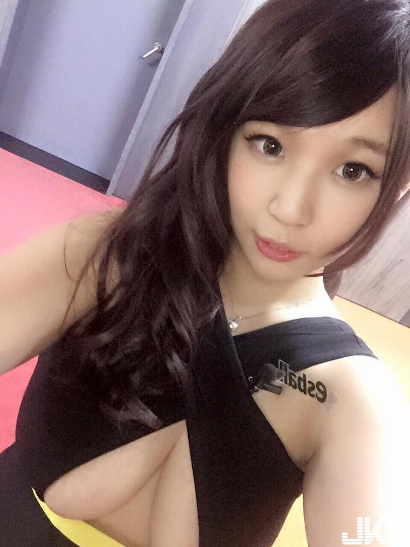 內衣都穿XXL！乳媚娘「絕世好波」超驚人，「巨大尺度」都把衣服撐爆了！