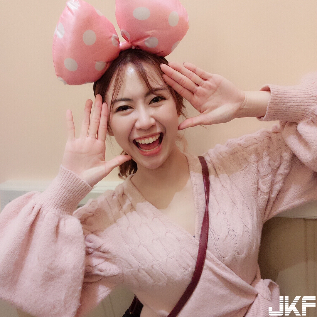 甜美空姐「爆乳比基尼」大露白嫩美乳！大膽曝光入浴照裸身若隱若現！