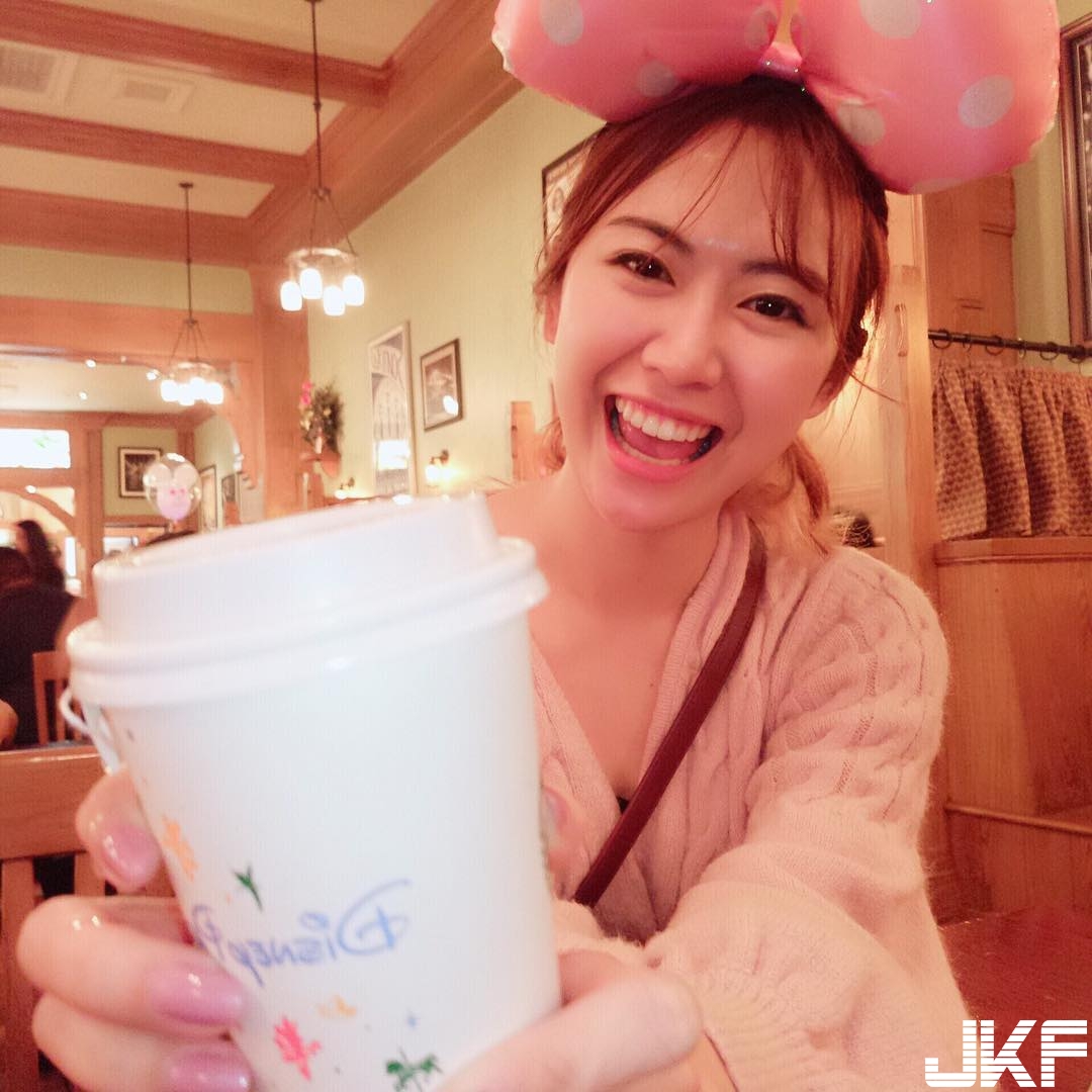 甜美空姐「爆乳比基尼」大露白嫩美乳！大膽曝光入浴照裸身若隱若現！