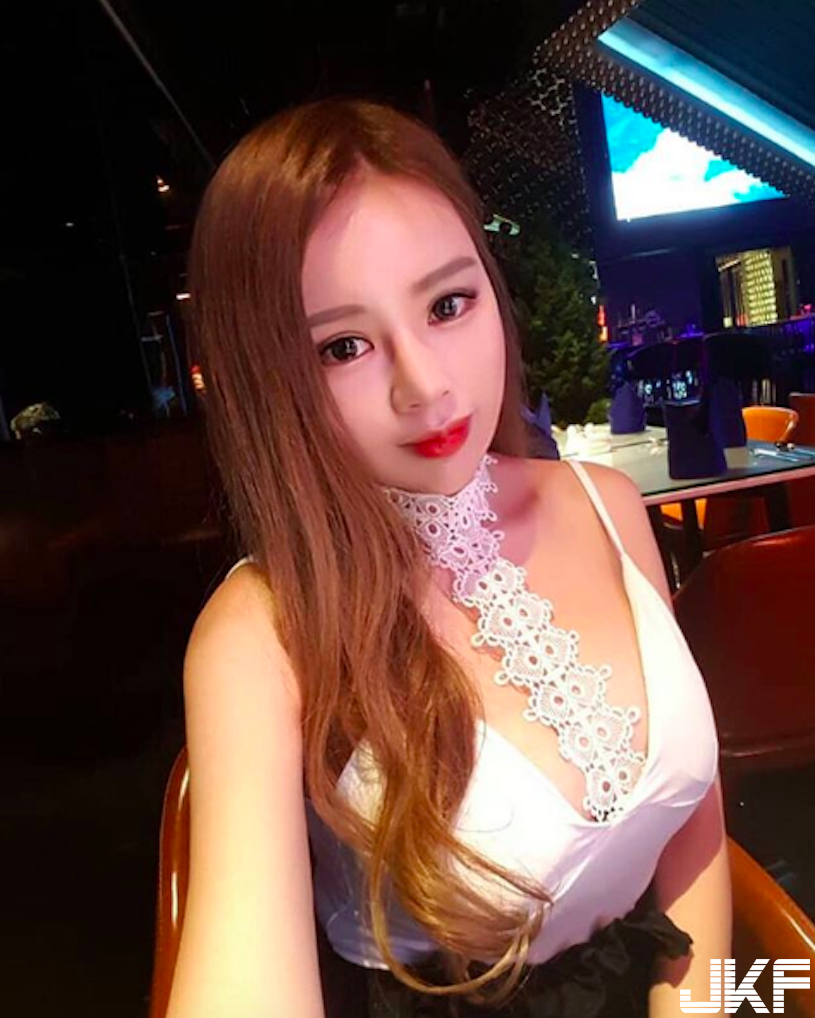 滿滿氣質！「白皙長腿妹」美乳視角超火辣&#8230; 甜美的「極品外型」高顏值讓人戀愛！