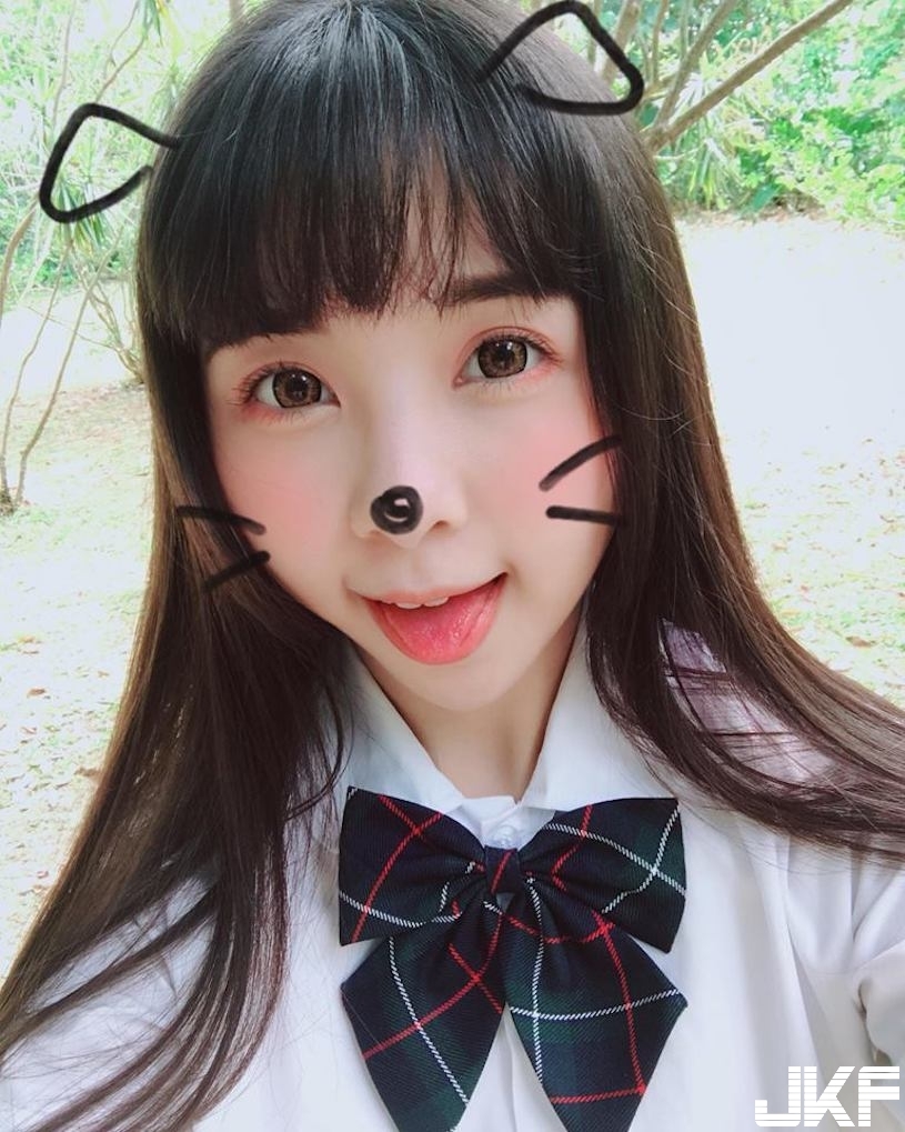 惹火小隻馬「性感小褲」被摸了！裸身翹臀轉過來還有「兇猛巨乳」！