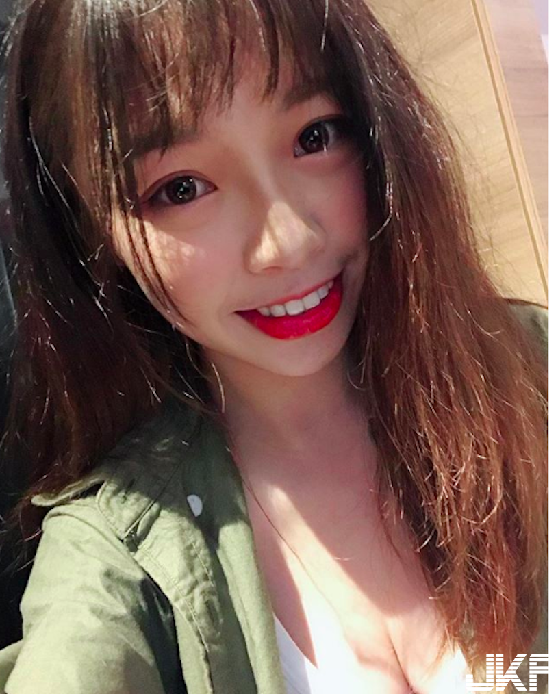 年輕直播主「穿爆乳內衣互動」！笑容滿分「乳量超驚人」！