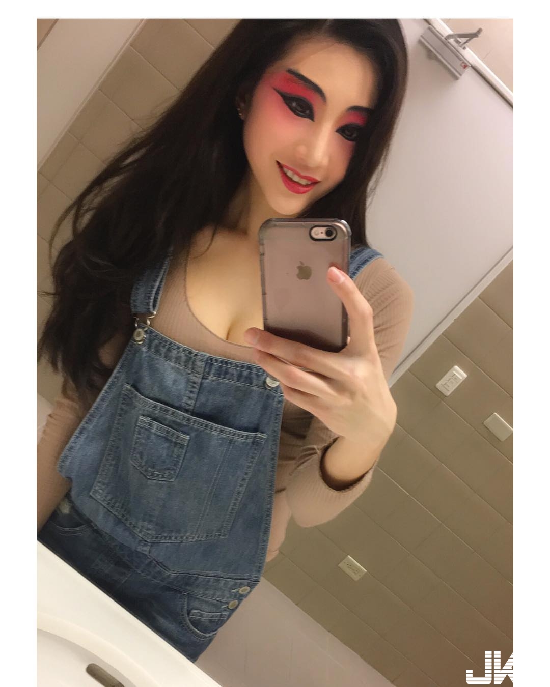 當家花旦「國劇正妹」美乳身材好火辣　卸掉濃妝是枚清新妹子！