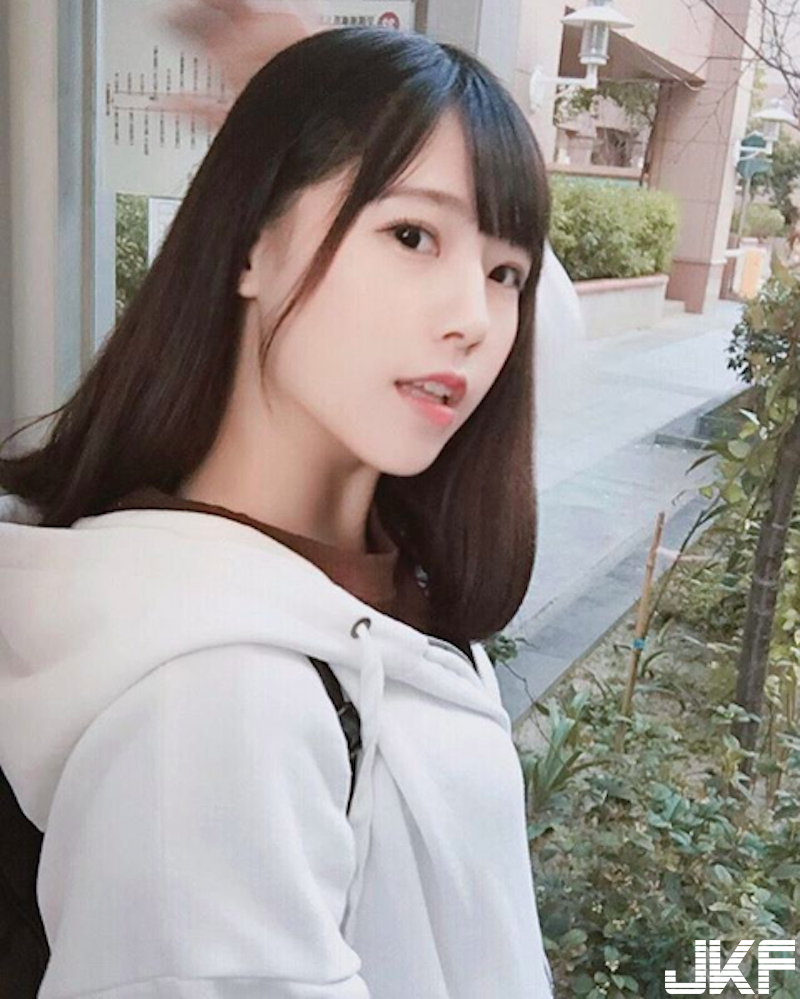 超甜美19歲「新晉小護士」出沒！隱藏在制服下的「白皙美乳」太兇！網：想當病患