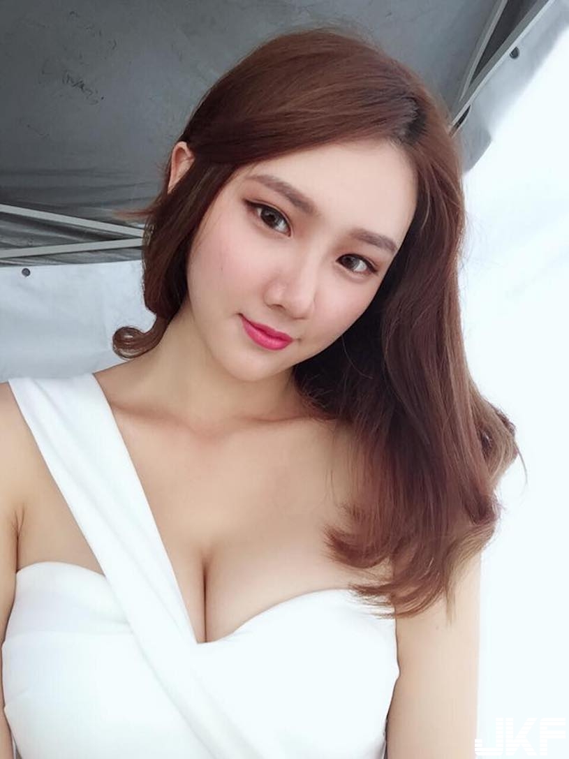 健身房「美乳深蹲妹」好辣！私下臉書還放送大長輩：端海鮮太殺了！
