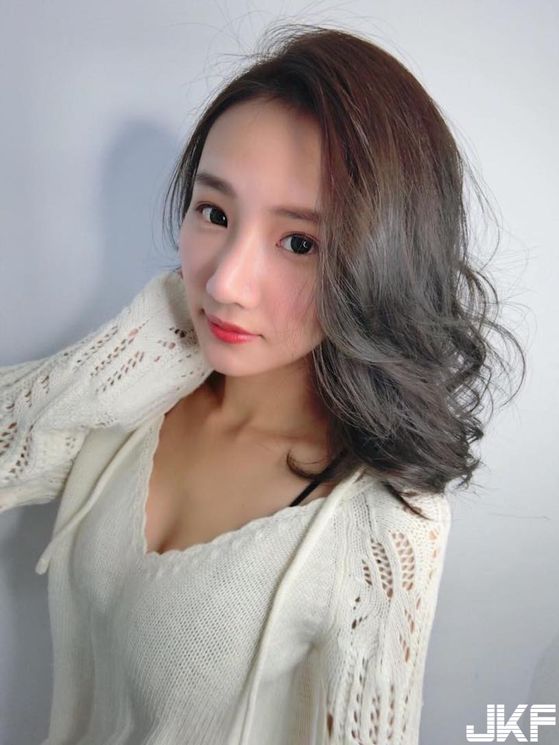 健身房「美乳深蹲妹」好辣！私下臉書還放送大長輩：端海鮮太殺了！