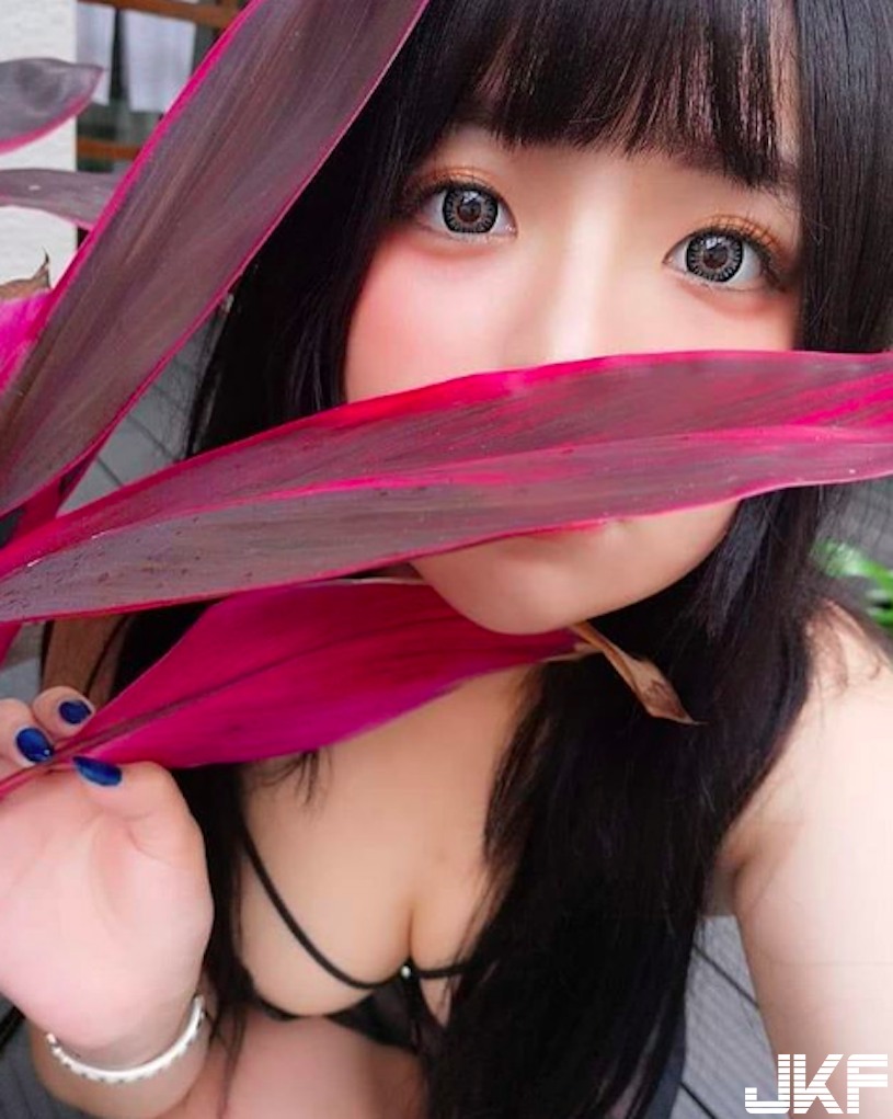 這種 play 可以嗎！超肉食「美乳模特兒」帳號尺度無極限，「邪惡畫面」螢幕都要 in 啦！
