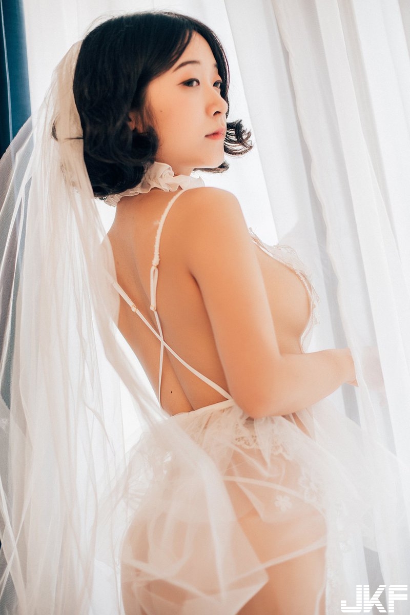 女體攝影師「解禁情慾」的色氣寫真！用「美乳美臀」畫出男人的慾望，刺激畫面看不完！