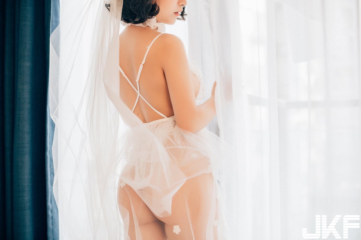 女體攝影師「解禁情慾」的色氣寫真！用「美乳美臀」畫出男人的慾望，刺激畫面看不完！