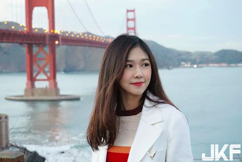 氣質正妹海邊展現「深V美乳」，隱乳系好身材讓人看暈了！