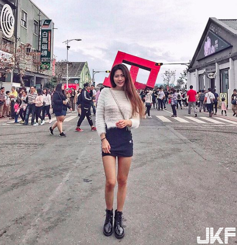 太無敵啦！「運動系正妹」削肩小背心超兇猛！「渾圓美乳」形狀好飽滿！