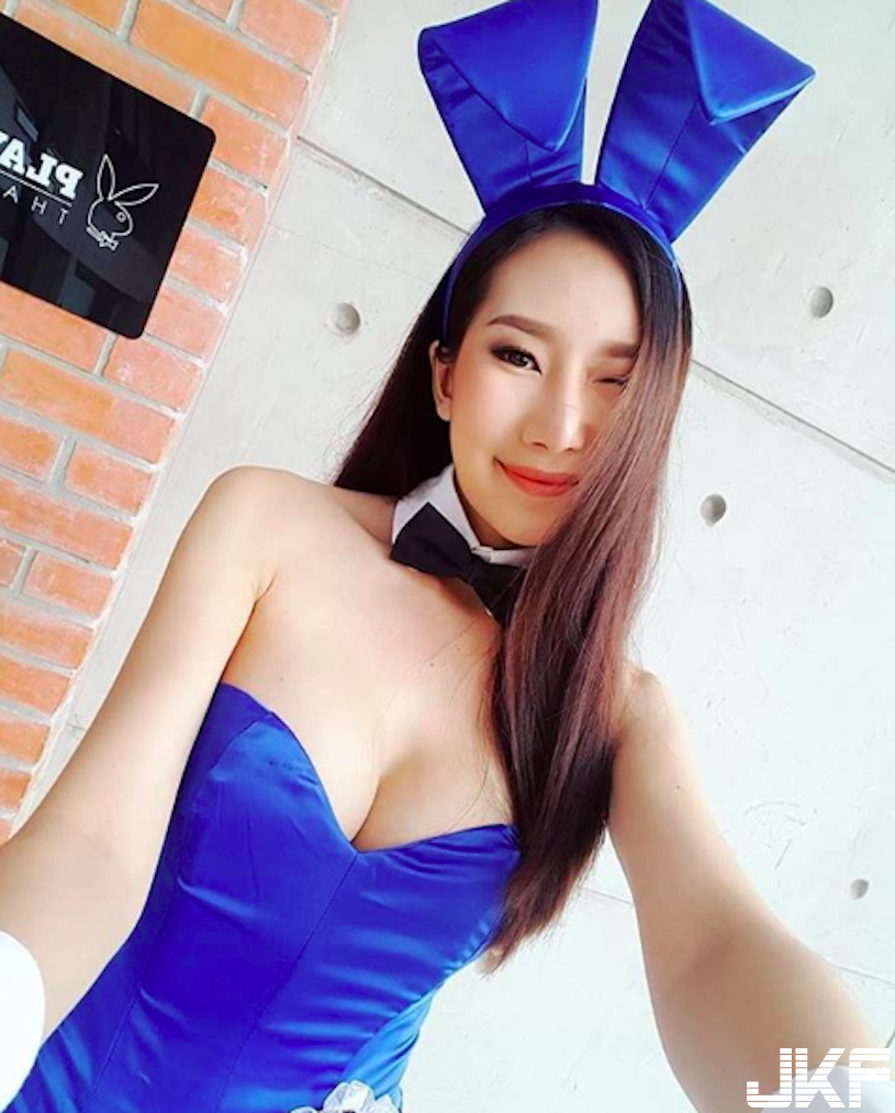 好雄偉！正妹上岸「大大兩粒」掛胸前，「豐滿邪惡視角」讓人受不了&#8230;