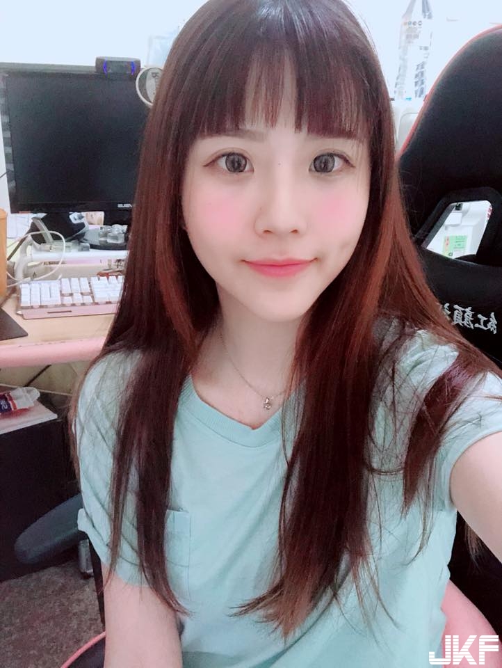 超ㄎㄧㄤ「宅女實況主」自稱醉漢超敢玩！身材胸爆讓觀眾眼睛不知道要看哪裡！
