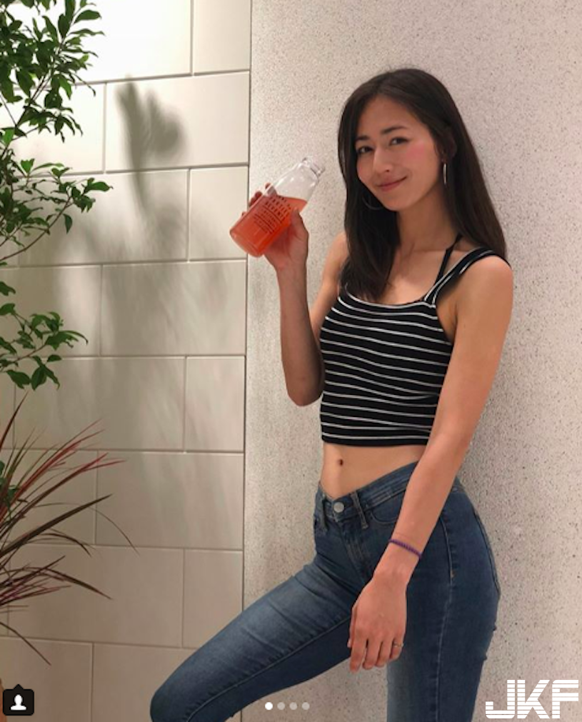 美尻出沒！NBA採訪記者「Ｑ彈翹臀」太吸睛，「兇狠曲線」球迷都看暈了！