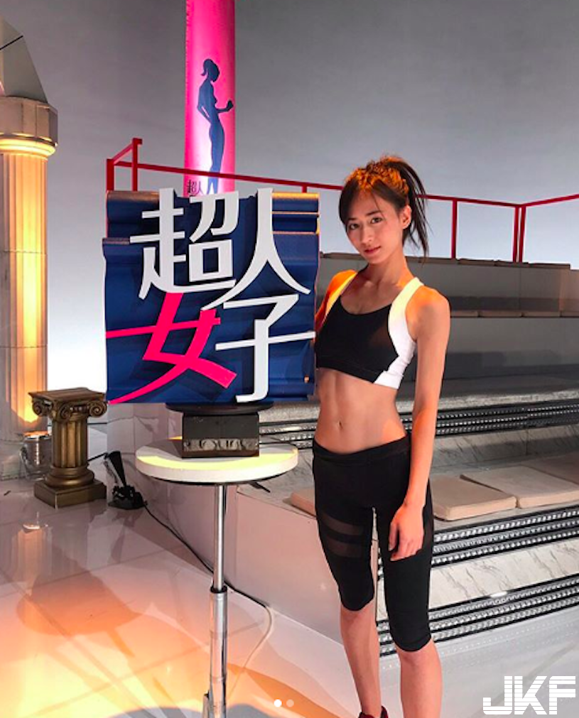 美尻出沒！NBA採訪記者「Ｑ彈翹臀」太吸睛，「兇狠曲線」球迷都看暈了！