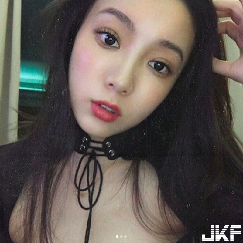 又想當狗了！長髮比基尼「優質奶妹」沙灘逗犬！美好畫面讓人捨不得眨眼！