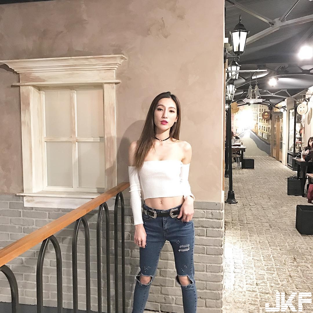 身材超火辣的「性感人妻」！氣質笑容與緊緻身材完美搭配，根本看不出來已經當媽！