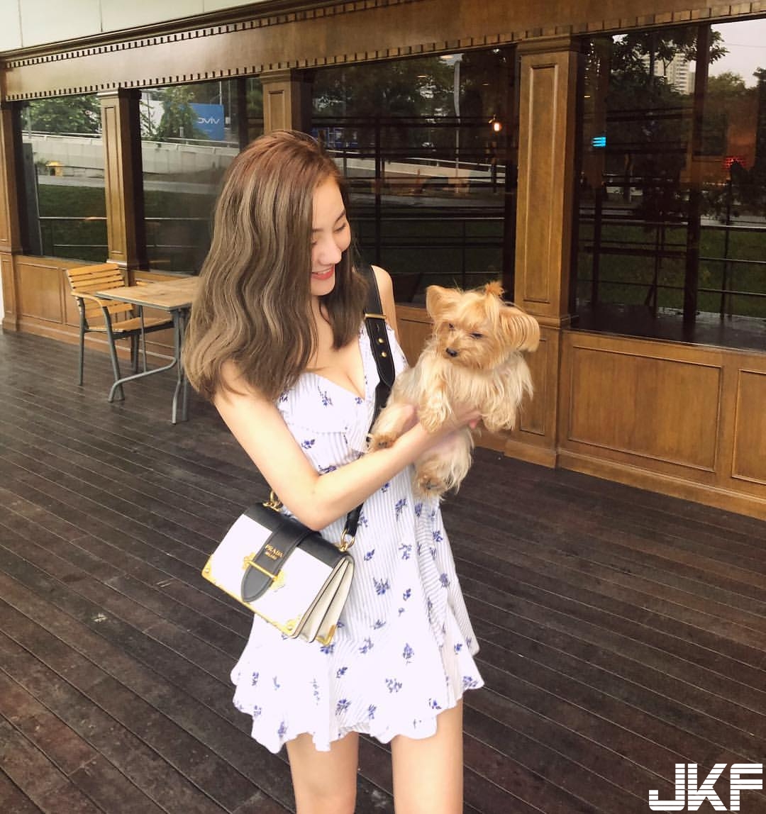 比基尼正妹Katrina 「形狀大到滿出來」的雙峰若隱若現太性感 - 素人正妹 -