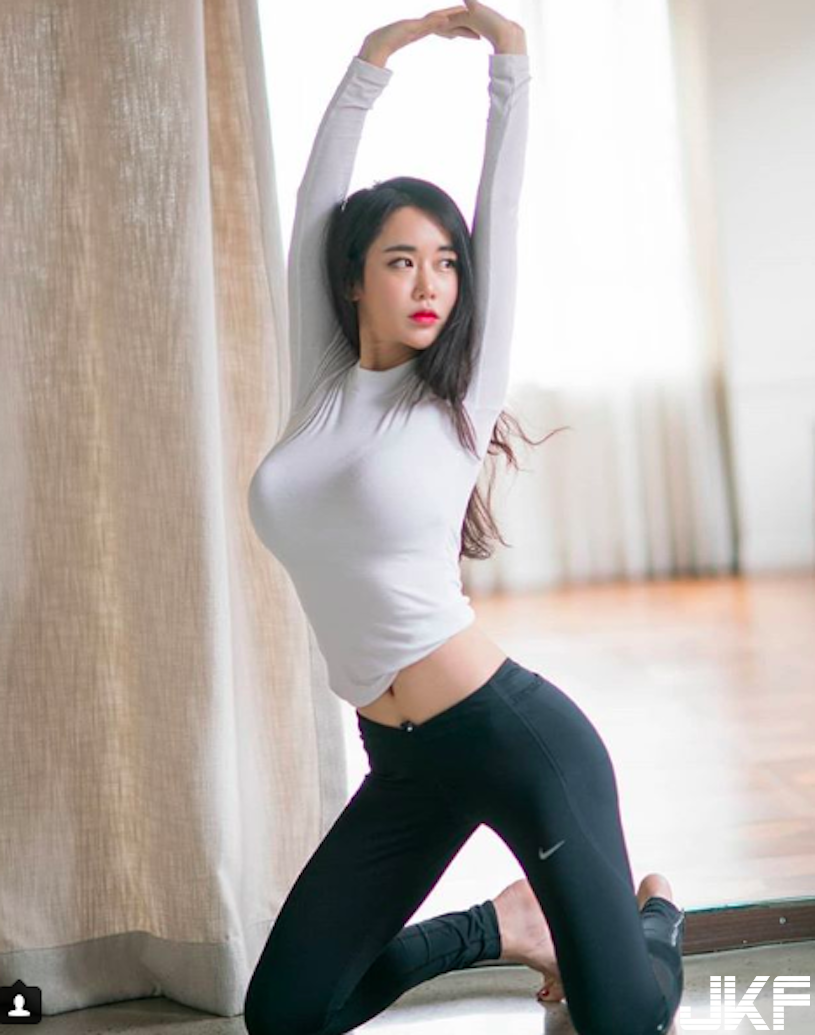 女神爆乳調教「駱駝蹄ω」清楚外露！「完整形狀」讓粉絲們克制不住衝動了！