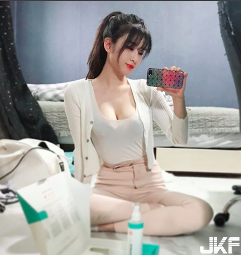 碼頭邊拍到「比基尼奶妹」！純天然「雪白圓乳」弧度好美！全身肌膚都超白der