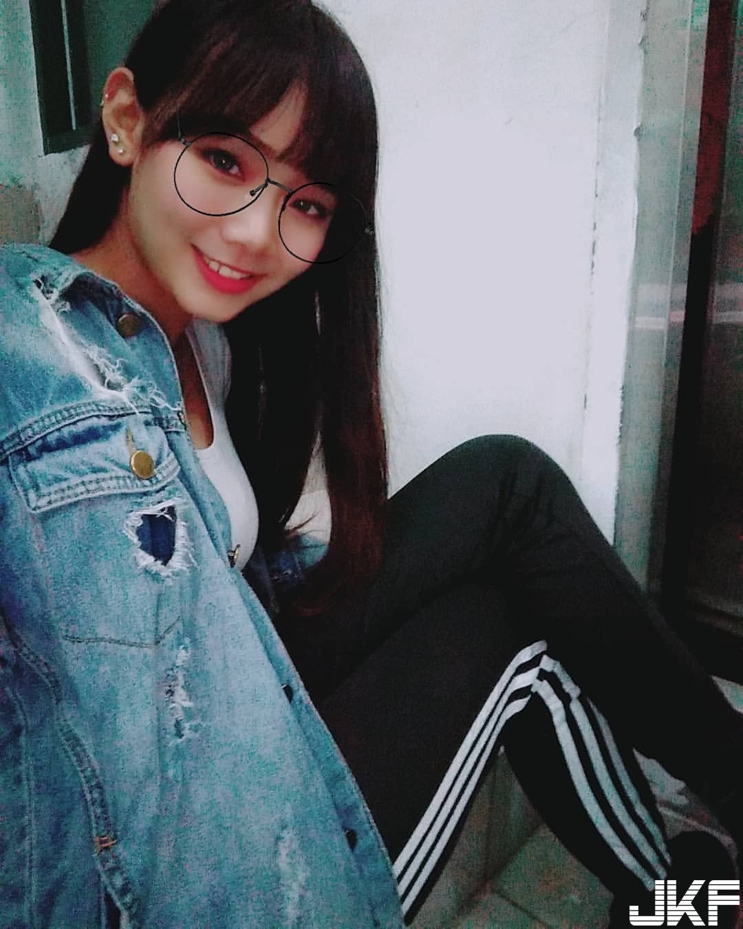 童顏正妹 Rina  一抬頭網友全暴動: 根本人間凶器 - 素人正妹 -