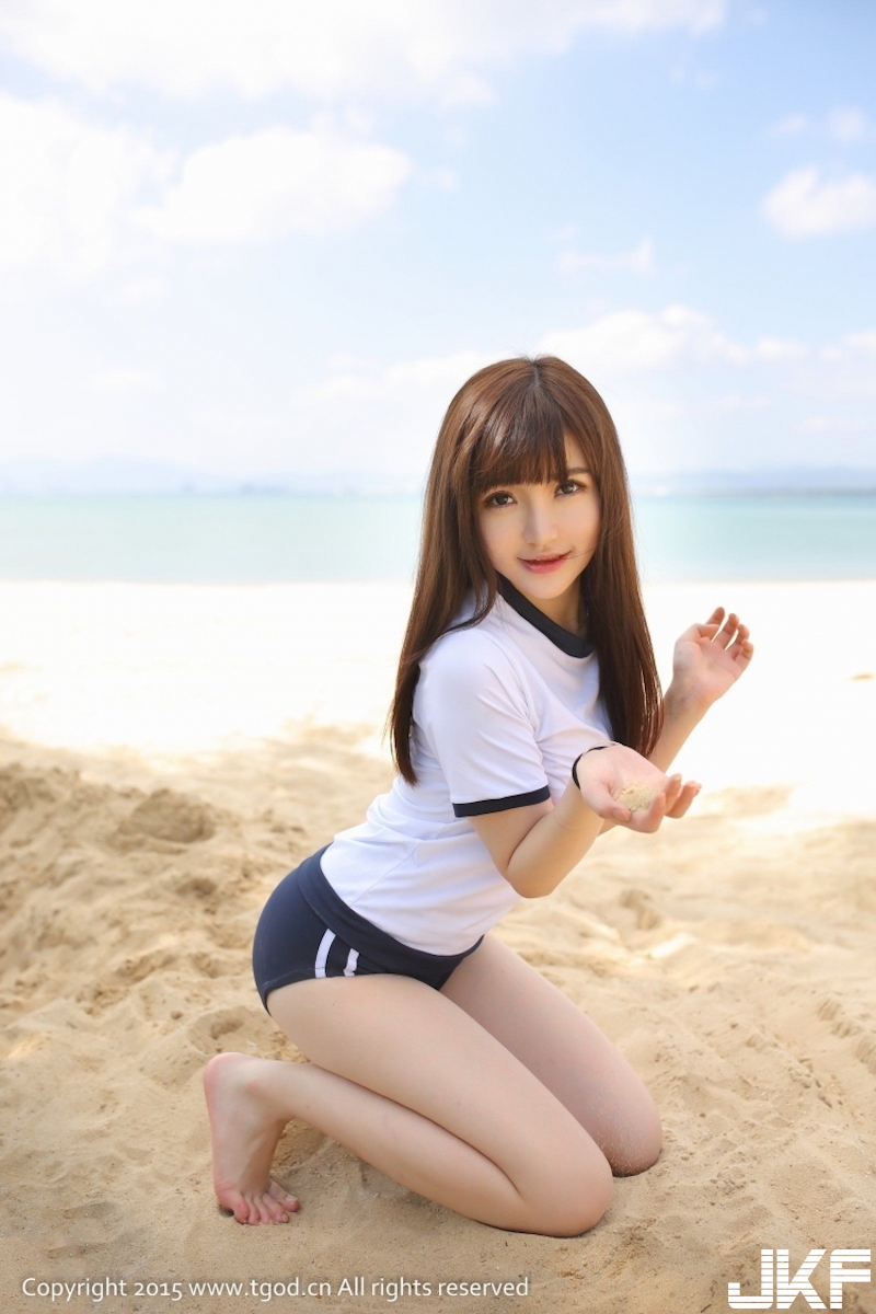 學生妹子無可限量！「白嫩大奶」制服包不住！衣服脫下展現「發育良好」的絕世美景！