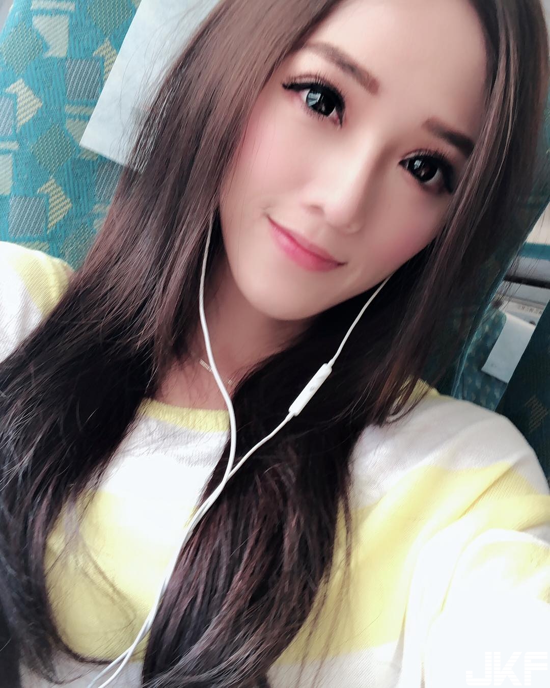 網球的正確打法！甜美正妹「雙奶頂球」　飽滿美乳是最佳緩衝墊！