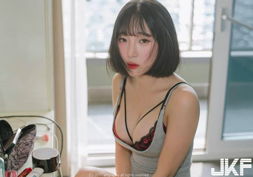 揉到變形也可以！變態系「巨乳 coser」壞掉了，「M 屬性噴發」好想被調教！