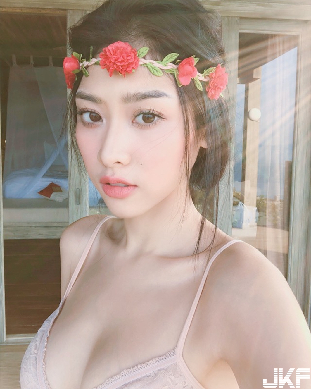 超正妹子淋浴「毫無防備」露出飽滿奶球　牛乳肌膚感覺好滑嫩！