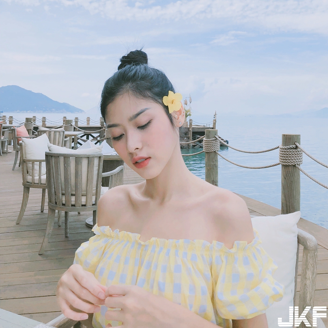 超正妹子淋浴「毫無防備」露出飽滿奶球　牛乳肌膚感覺好滑嫩！
